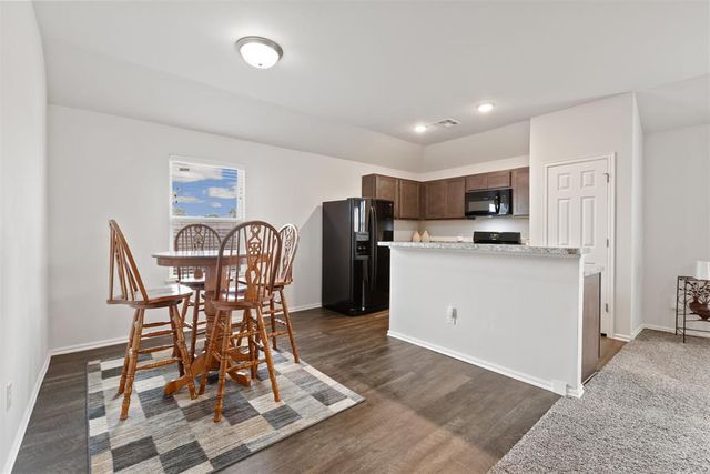 1029 S Appaloosa Lane, Mustang, OK 73064