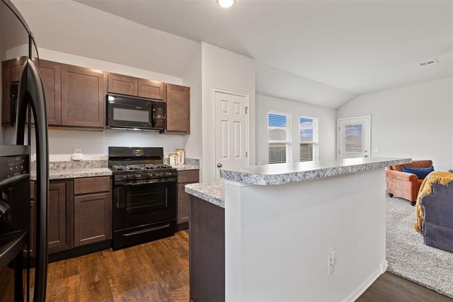 1029 S Appaloosa Lane, Mustang, OK 73064