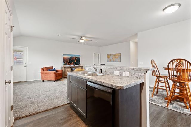 1029 S Appaloosa Lane, Mustang, OK 73064