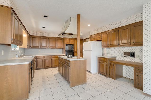 4712 Crystal Lake Road, Norman, OK 73072