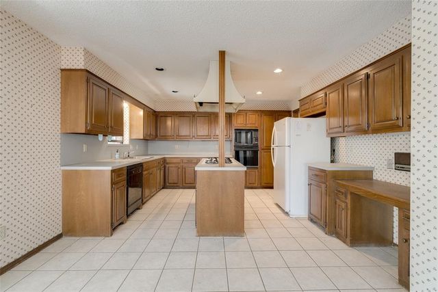 4712 Crystal Lake Road, Norman, OK 73072