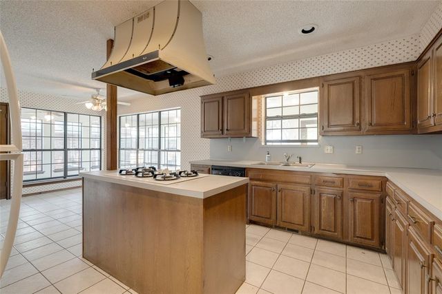 4712 Crystal Lake Road, Norman, OK 73072