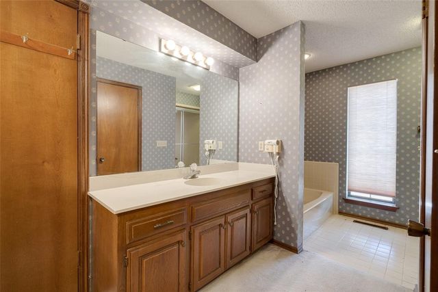 4712 Crystal Lake Road, Norman, OK 73072