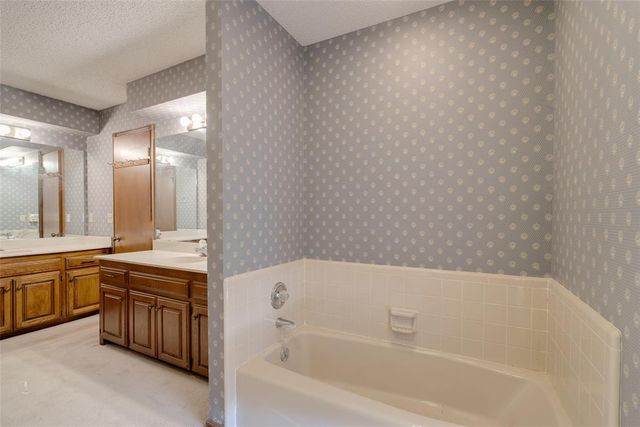 4712 Crystal Lake Road, Norman, OK 73072