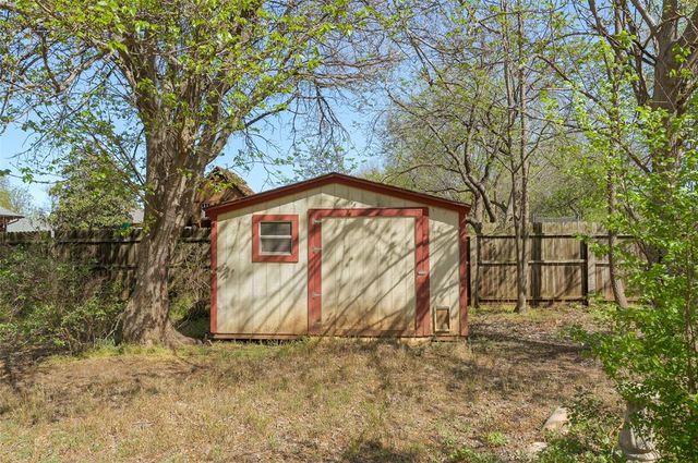 4712 Crystal Lake Road, Norman, OK 73072