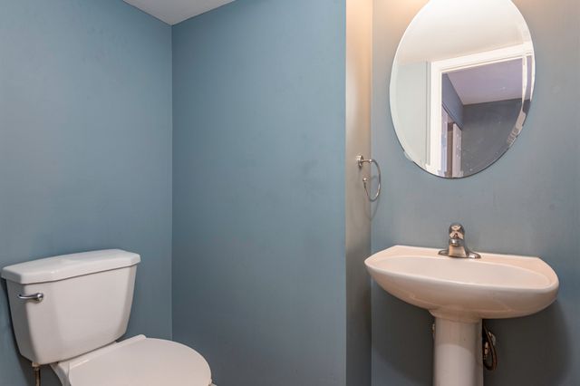 341 W Treehouse Lane 11-4, Round Lake, IL 60073