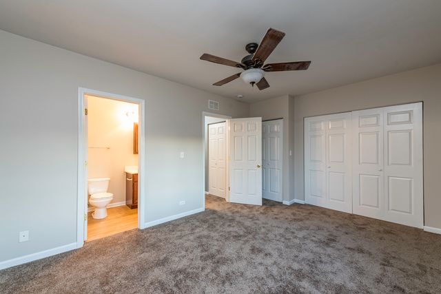 341 W Treehouse Lane 11-4, Round Lake, IL 60073