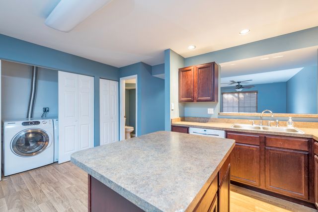 341 W Treehouse Lane 11-4, Round Lake, IL 60073