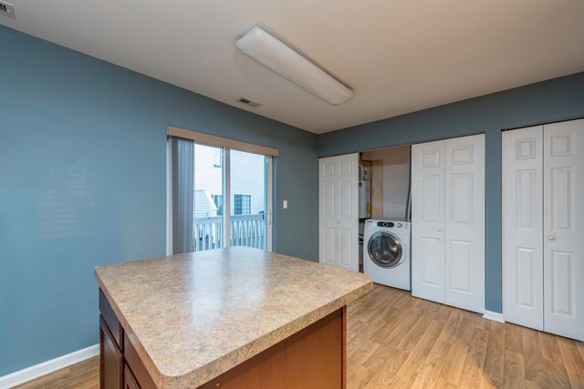 341 W Treehouse Lane 11-4, Round Lake, IL 60073