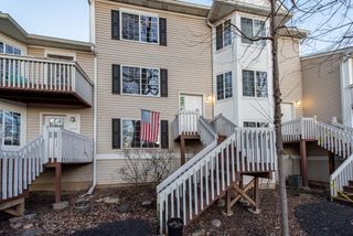 341 W Treehouse Lane 11-4, Round Lake, IL 60073