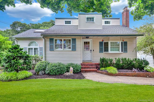 27 McGaw Avenue, Lake Grove, NY 11755