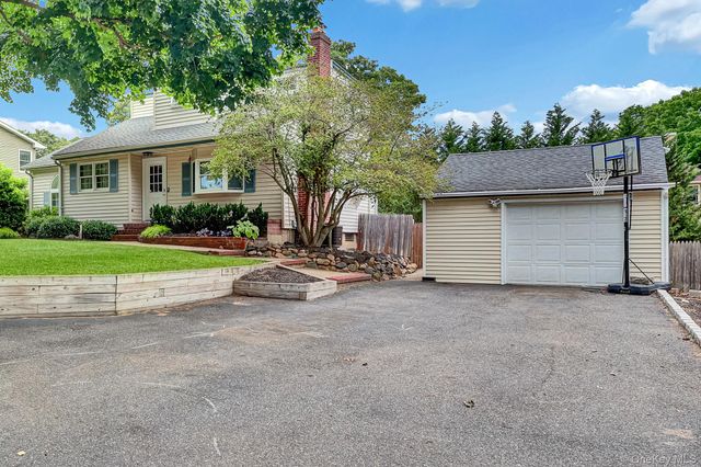 27 McGaw Avenue, Lake Grove, NY 11755