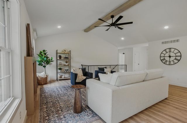 9747 N RTE N, Columbia, MO 65203