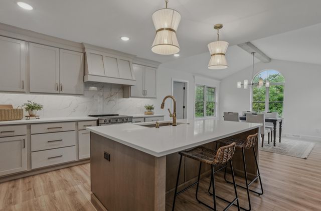 9747 N RTE N, Columbia, MO 65203