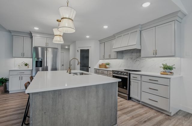 9747 N RTE N, Columbia, MO 65203