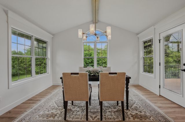 9747 N RTE N, Columbia, MO 65203