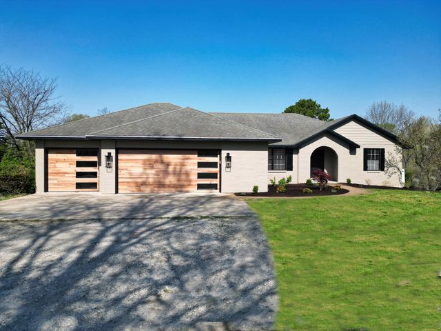 9747 N RTE N, Columbia, MO 65203