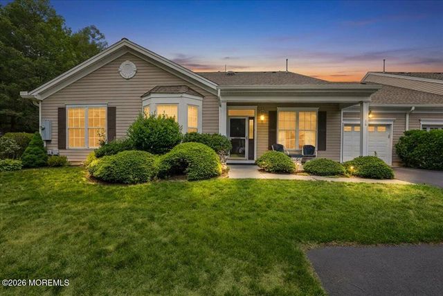 38 Autumntide Drive, Lakewood, NJ 08701