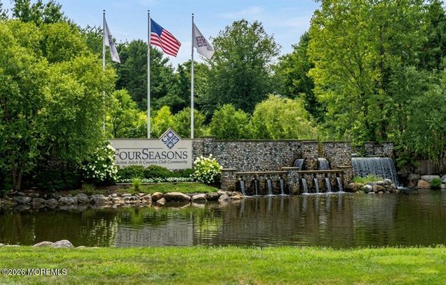 38 Autumntide Drive, Lakewood, NJ 08701