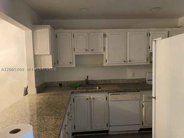 410 SE 2nd St 408, Hallandale Beach, FL 33009