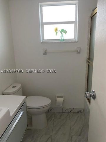 410 SE 2nd St 408, Hallandale Beach, FL 33009