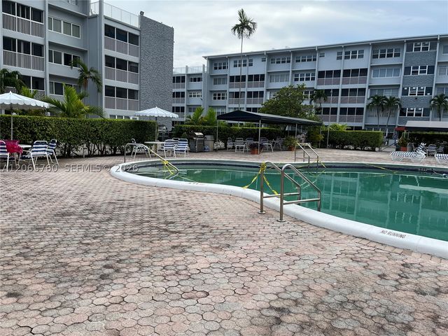 410 SE 2nd St 408, Hallandale Beach, FL 33009