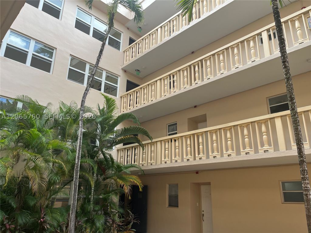410 SE 2nd St 408, Hallandale Beach, FL 33009