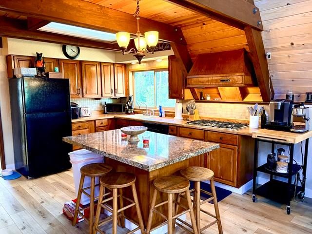1675 Shirley Way, Arnold, CA 95223