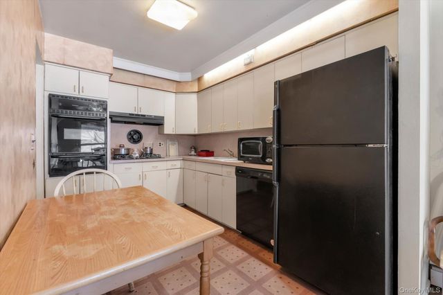 14464 25th Road, Flushing, NY 11354