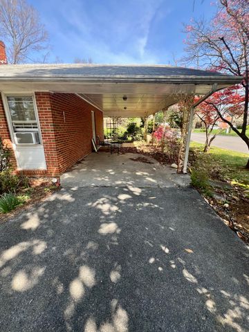 984 Colbourne AVE, Vinton, VA 24179