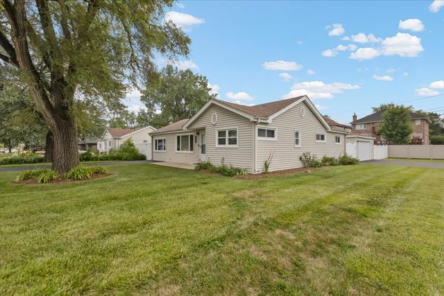 8255 Lockwood Avenue, Burbank, IL 60459