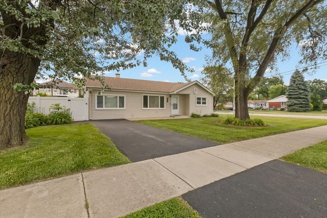 8255 Lockwood Avenue, Burbank, IL 60459