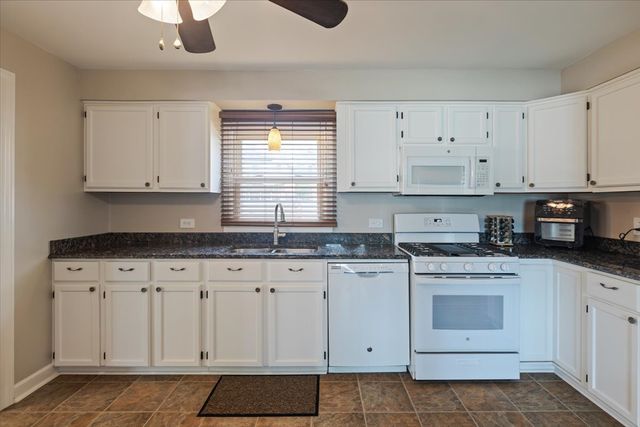 8255 Lockwood Avenue, Burbank, IL 60459