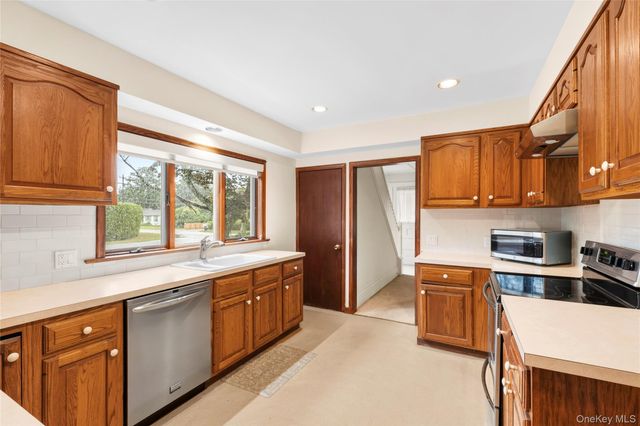 2725 Skunk Lane, Cutchogue, NY 11935