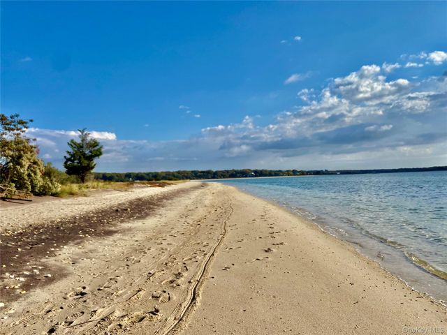 2725 Skunk Lane, Cutchogue, NY 11935