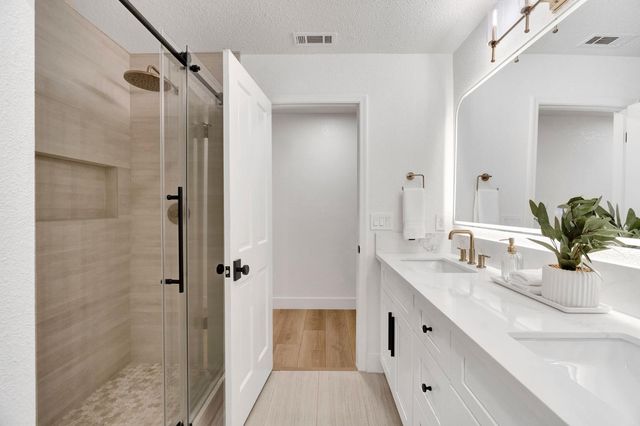 3737 W Minarets Avenue, Fresno, CA 93711