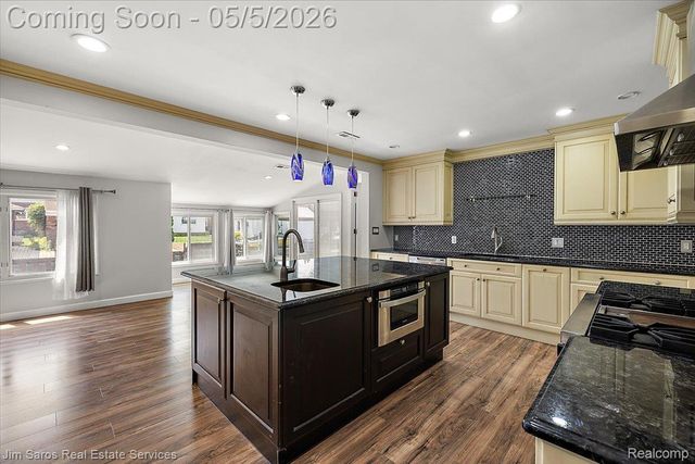 22470 Wildwood Street, St. Clair Shores, MI 48081
