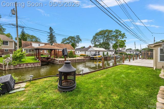 22470 Wildwood Street, St. Clair Shores, MI 48081