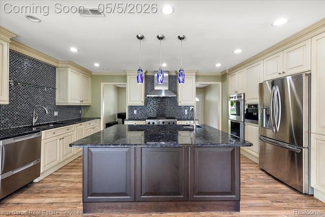 22470 Wildwood Street, St. Clair Shores, MI 48081