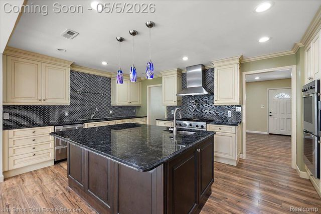 22470 Wildwood Street, St. Clair Shores, MI 48081