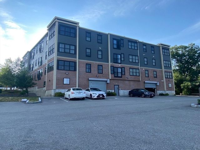 9 Independence Ave 307, Braintree, MA 02184