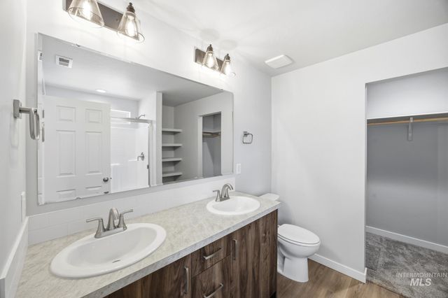 7116 E Marble Springs Dr, Nampa, ID 83687