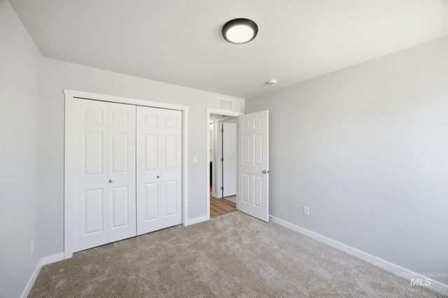 7116 E Marble Springs Dr, Nampa, ID 83687