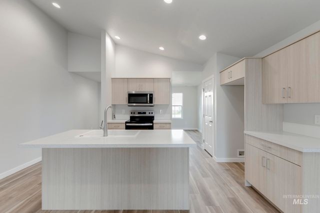 7116 E Marble Springs Dr, Nampa, ID 83687
