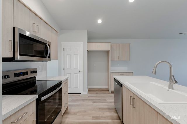 7116 E Marble Springs Dr, Nampa, ID 83687