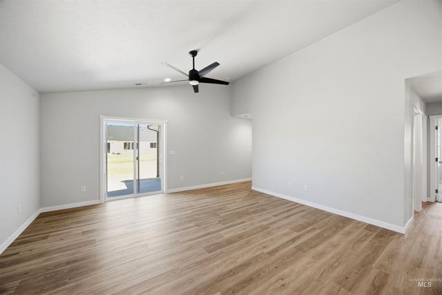 7116 E Marble Springs Dr, Nampa, ID 83687