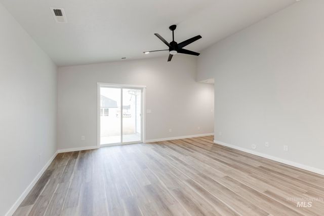 7116 E Marble Springs Dr, Nampa, ID 83687