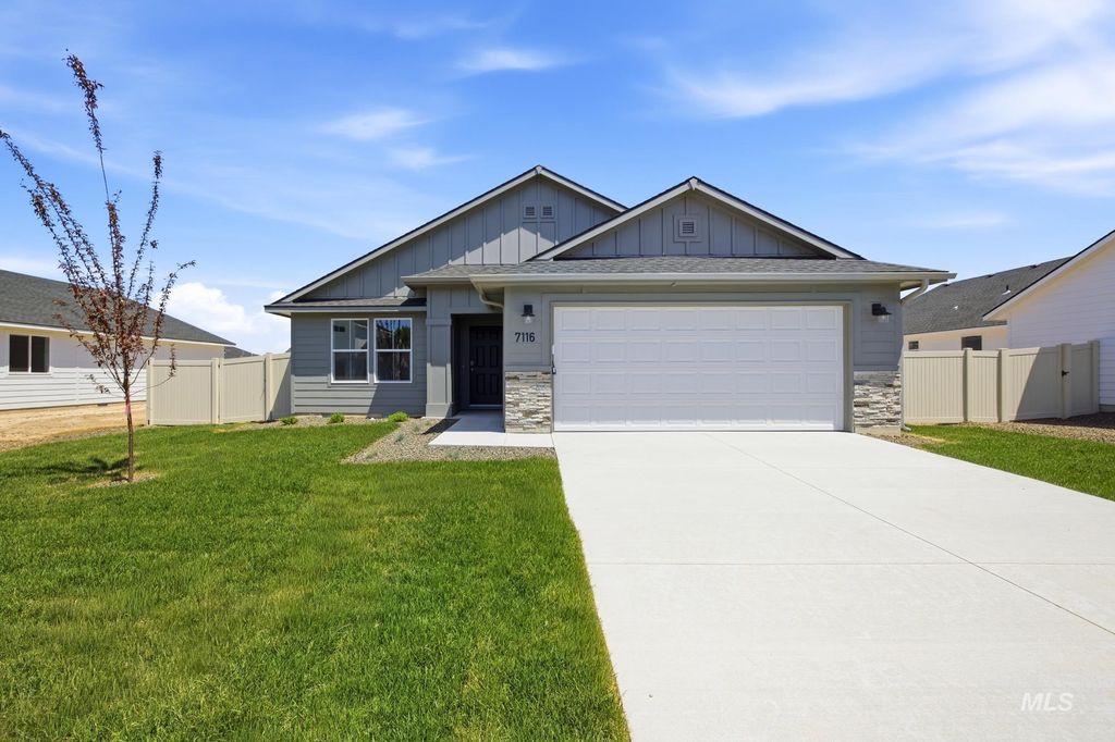 7116 E Marble Springs Dr, Nampa, ID 83687