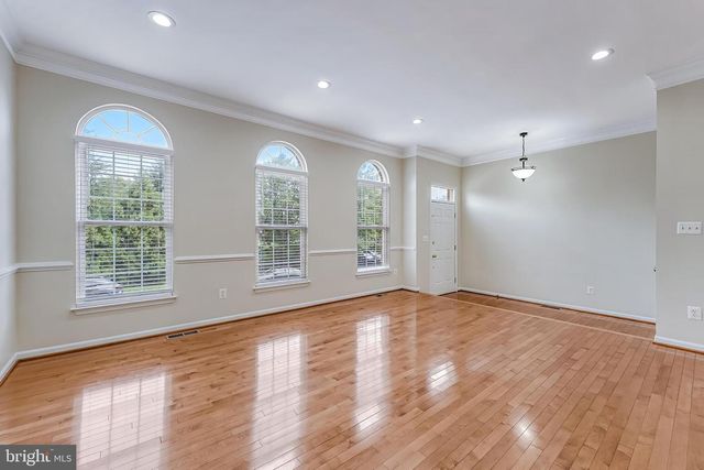 43619 PICKETTS CORNER TER, Ashburn, VA 20148