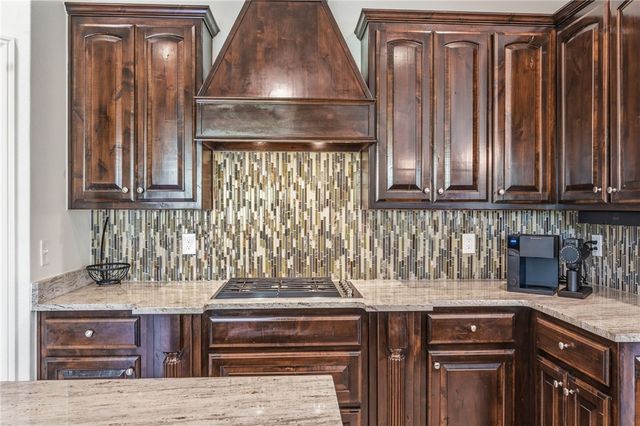 1605 SW Rosedale Avenue, Bentonville, AR 72713